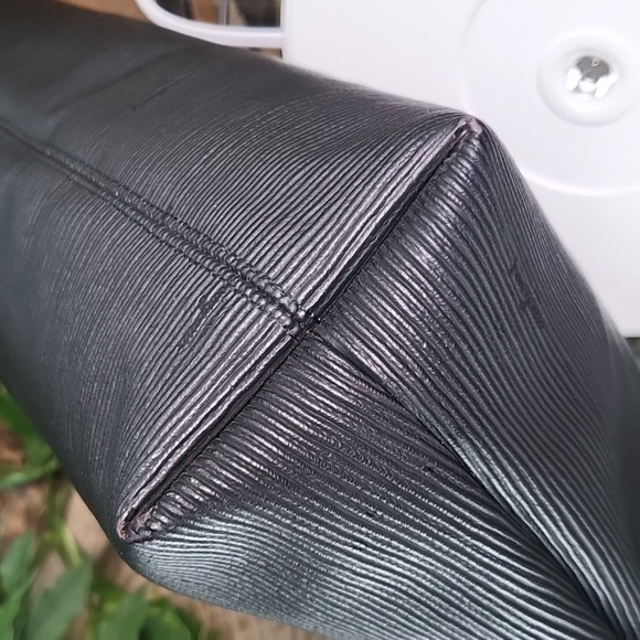 Salvatore Ferragamo Large Black Tote - Picture 15 of 17